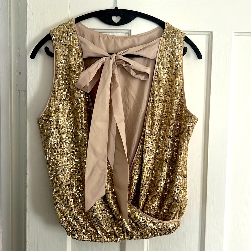 Flat white, gold tank with tie back. Holiday sparkle!
